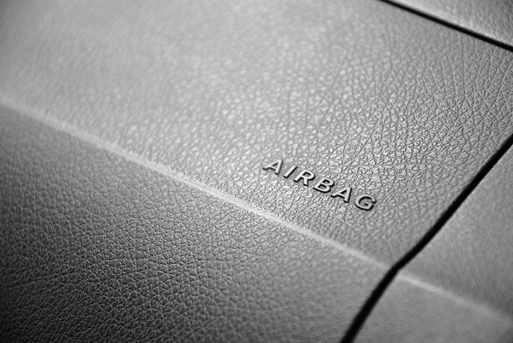 Airbag indicator in car